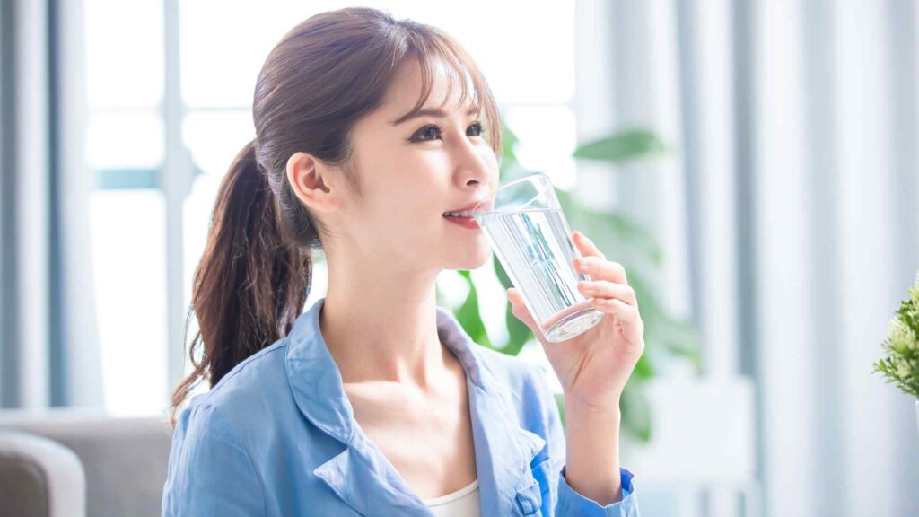 manfaat minum air hangat di pagi hari